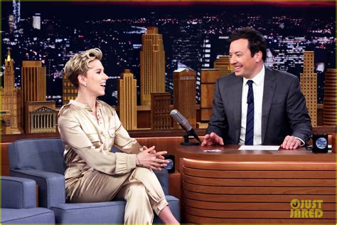 Scarlett Johansson baffles Jimmy Fallon with magic trick
